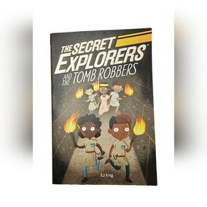 NWOT The Secret Explorers and the Tomb Robbers Book, Great Conditon